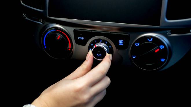 Jak správně používat klimatizaci v autě a pohodlně přežít i ta největší horka