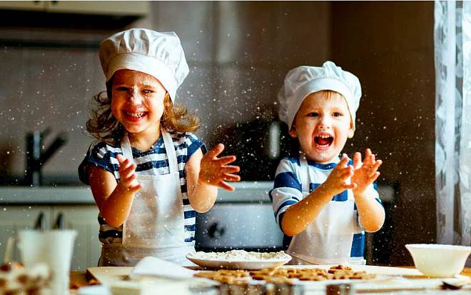 Pečení s dětmi: Čokoládové muffiny a skořicové sušenky