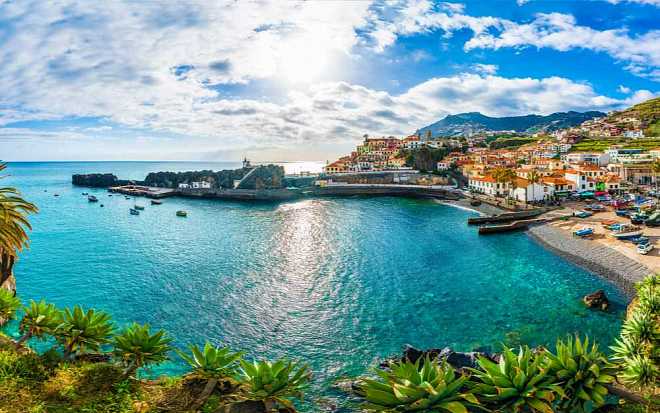 Země bez návalu turistů, se skvělou gastronomií, lahodným vínem a nádhernou přímořskou krajinou – to je Portugalsko Země bez návalu turistů, se skvělou gastronomií, lahodným vínem a nádhernou přímořskou krajinou – to je Portugalsko