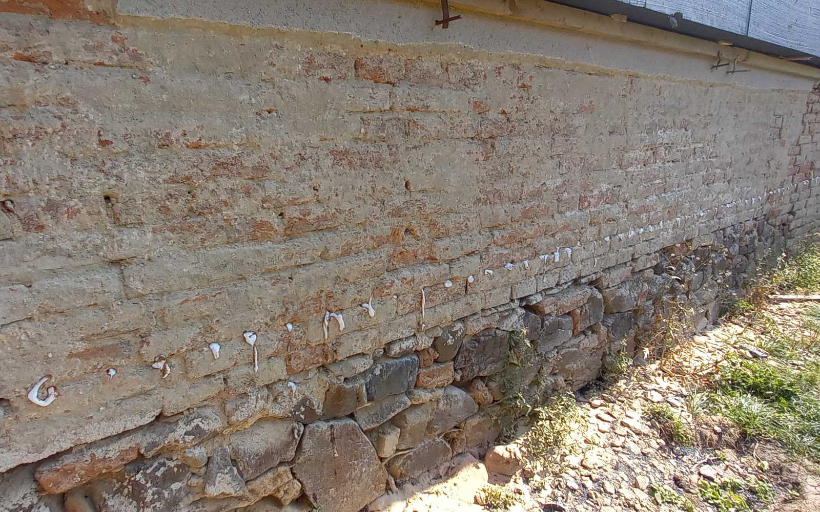 Jak zatočit s vlhkostí zdiva? Pomůže sanace i kvalitní izolace Jak zatočit s vlhkostí zdiva? Pomůže sanace i kvalitní izolace