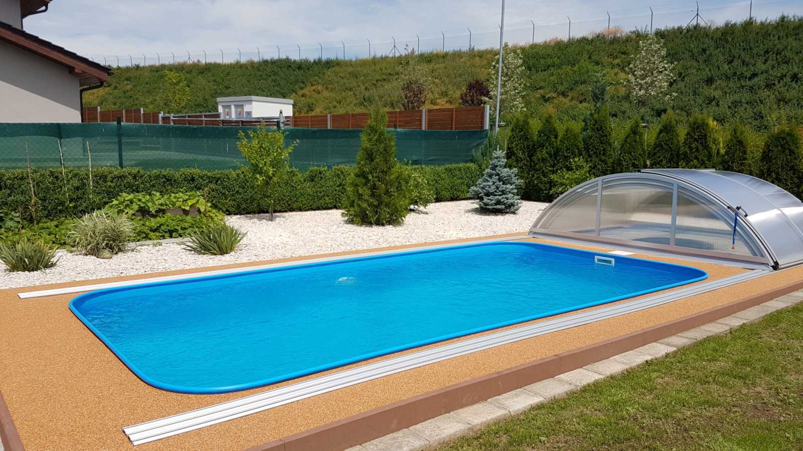 Proč je výhodné mít vlastní plastový bazén na zahradě? Proč je výhodné mít vlastní plastový bazén na zahradě?